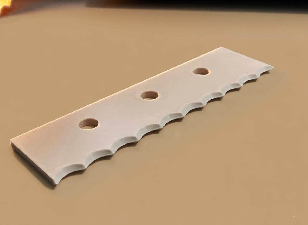The Single Edge Bite Rib (6 - 20 cm) - Wheel Throwing Rib Tool